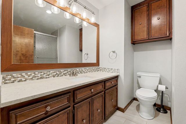 419 N Mimosa Dr, Haysville, KS 67060