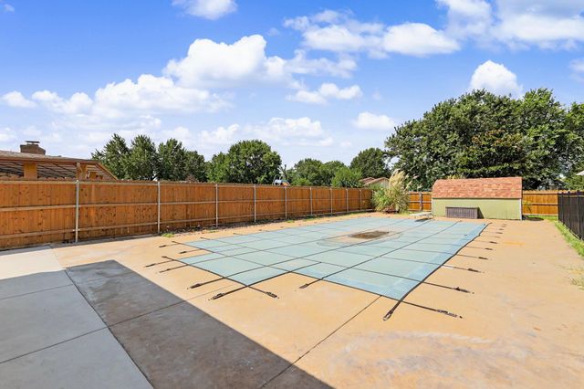 419 N Mimosa Dr, Haysville, KS 67060
