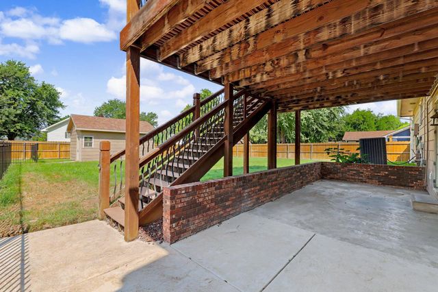 419 N Mimosa Dr, Haysville, KS 67060