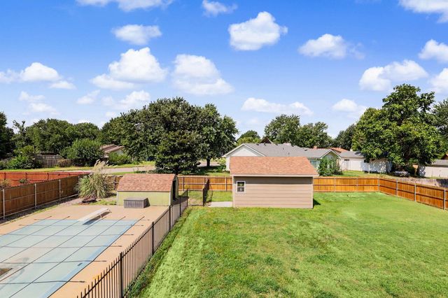 419 N Mimosa Dr, Haysville, KS 67060