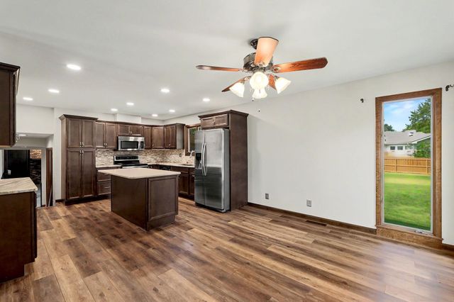 419 N Mimosa Dr, Haysville, KS 67060