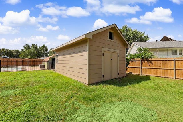 419 N Mimosa Dr, Haysville, KS 67060