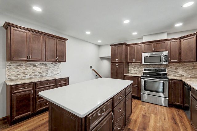419 N Mimosa Dr, Haysville, KS 67060