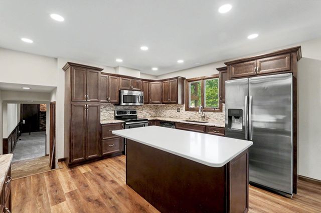 419 N Mimosa Dr, Haysville, KS 67060