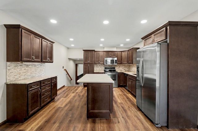 419 N Mimosa Dr, Haysville, KS 67060