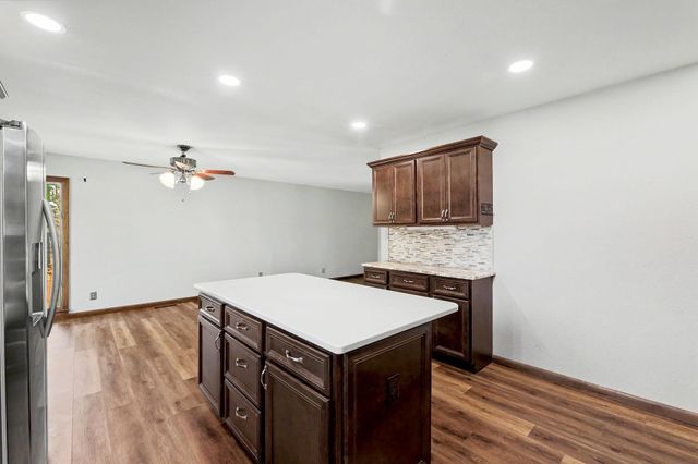 419 N Mimosa Dr, Haysville, KS 67060
