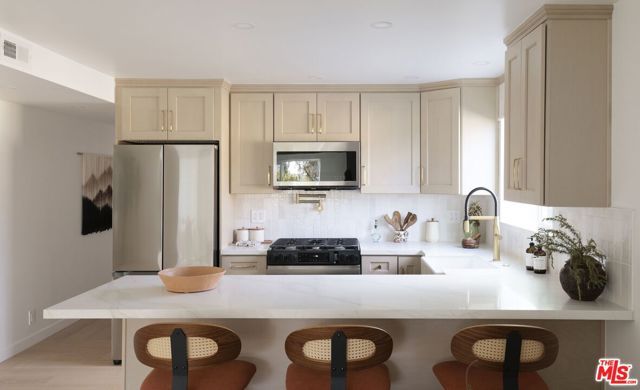 3030 Valle Vista Drive 27, Los Angeles, CA 90065