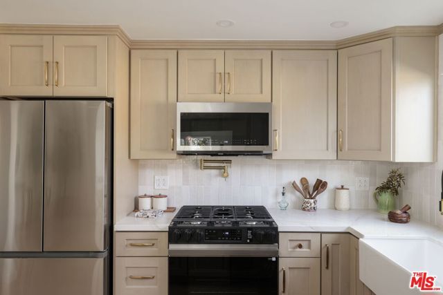 3030 Valle Vista Drive 27, Los Angeles, CA 90065