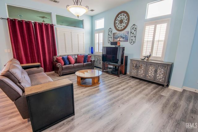 509 Jewel Flower Street, Bakersfield, CA 93312