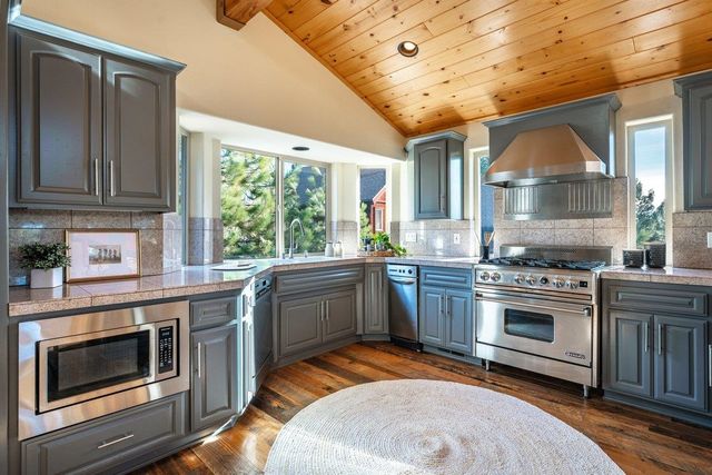 12391 Stockholm Way, Truckee, CA 96161