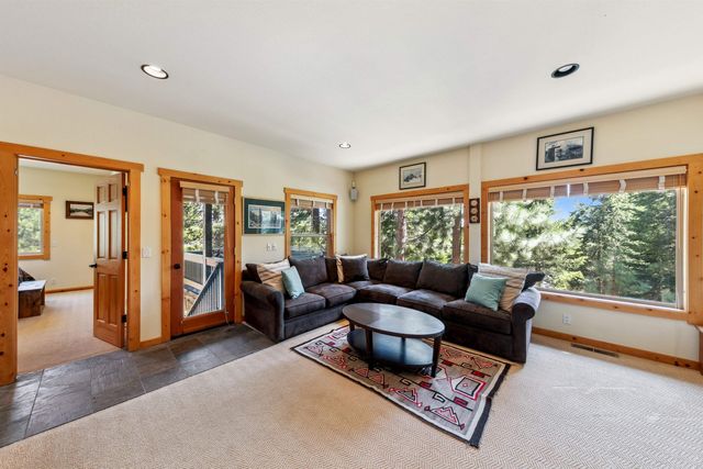 12391 Stockholm Way, Truckee, CA 96161