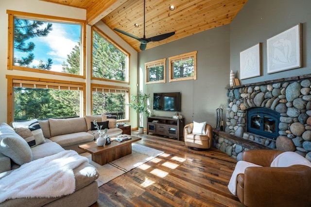 12391 Stockholm Way, Truckee, CA 96161