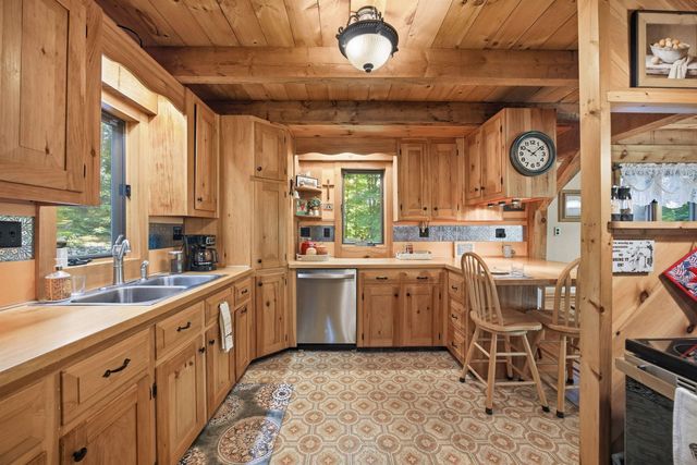 850 Concord Stage Road, Weare, NH 03281
