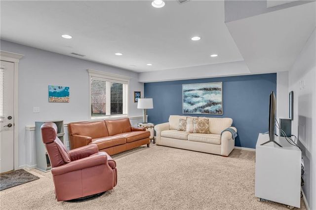 1119 Sawhill Drive, Lawrence, KS 66049