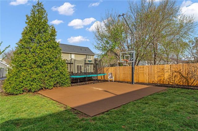 1119 Sawhill Drive, Lawrence, KS 66049