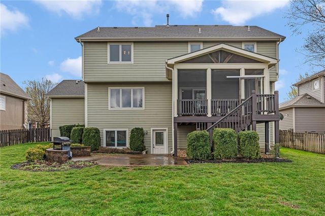 1119 Sawhill Drive, Lawrence, KS 66049