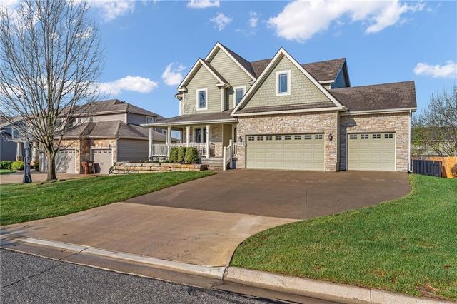 1119 Sawhill Drive, Lawrence, KS 66049