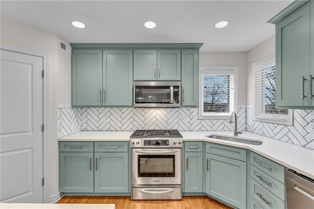 1119 Sawhill Drive, Lawrence, KS 66049