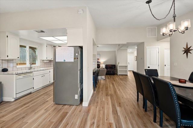 1462 Love Way, Auburn, CA 95603