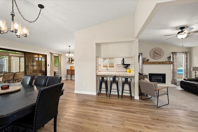 1462 Love Way, Auburn, CA 95603