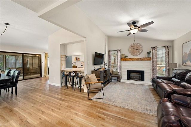1462 Love Way, Auburn, CA 95603