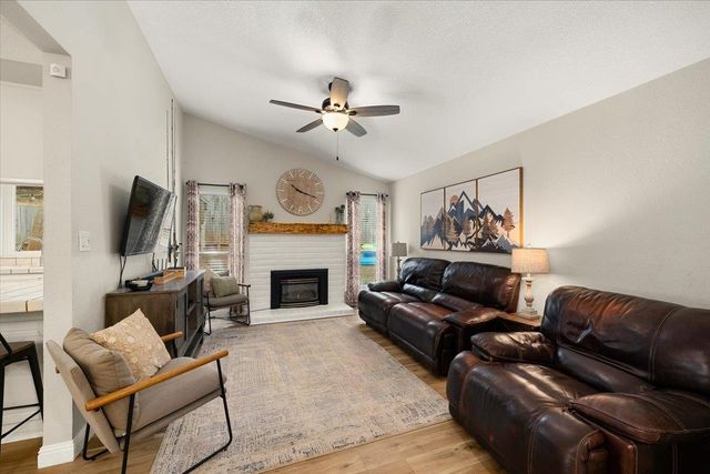 1462 Love Way, Auburn, CA 95603