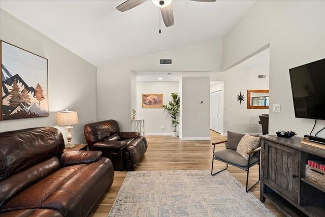 1462 Love Way, Auburn, CA 95603