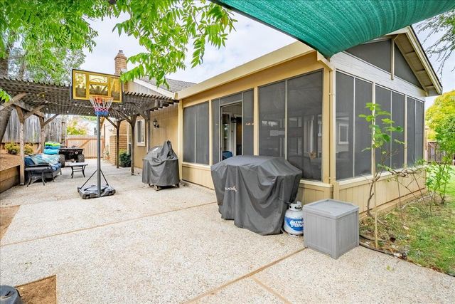 1462 Love Way, Auburn, CA 95603