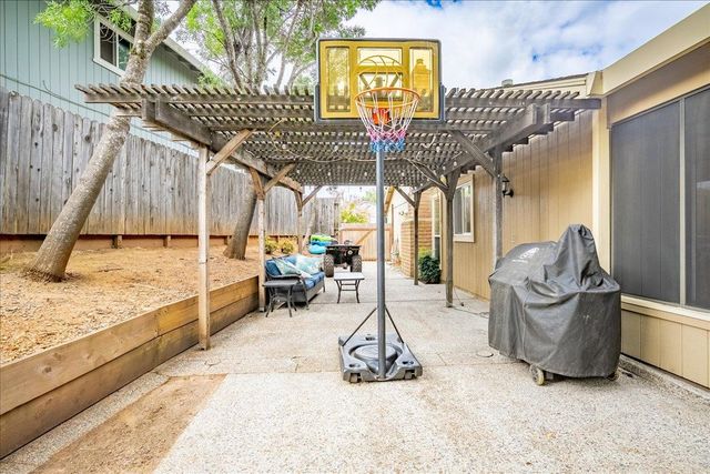 1462 Love Way, Auburn, CA 95603