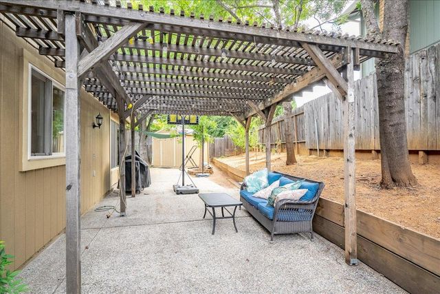 1462 Love Way, Auburn, CA 95603