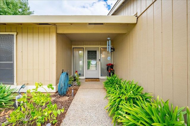 1462 Love Way, Auburn, CA 95603