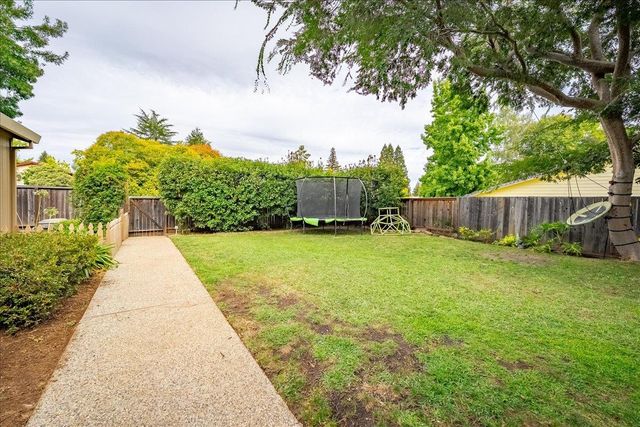 1462 Love Way, Auburn, CA 95603