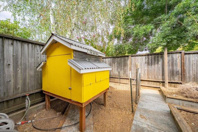 1462 Love Way, Auburn, CA 95603
