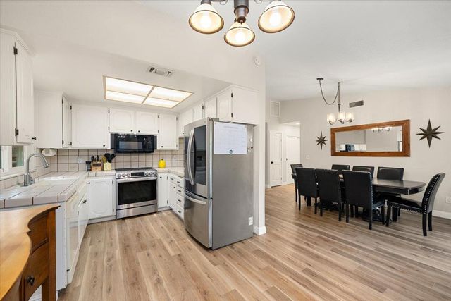 1462 Love Way, Auburn, CA 95603