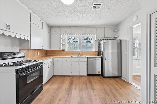 6736 E 6th Street, Tulsa, OK 74112