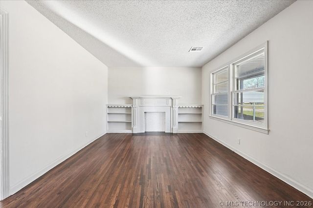 6736 E 6th Street, Tulsa, OK 74112