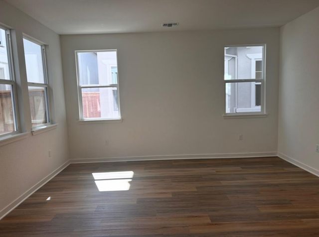 17357 Atwater Dr, Lathrop, CA 95330