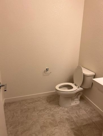 17357 Atwater Dr, Lathrop, CA 95330