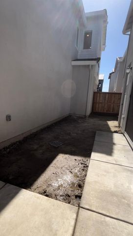 17357 Atwater Dr, Lathrop, CA 95330