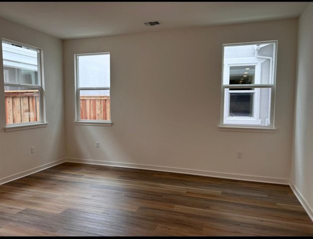 17357 Atwater Dr, Lathrop, CA 95330