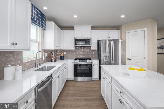 1761 ALICE SPRINGS DR, Martinsburg, WV 25403