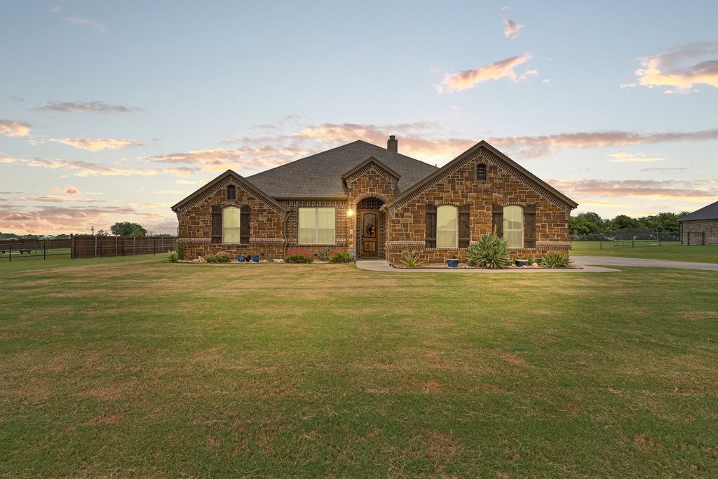 9708 Puma Trail, Godley, TX 76044