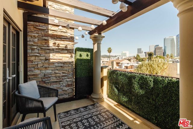 1835 Pandora Avenue 402, Los Angeles, CA 90025