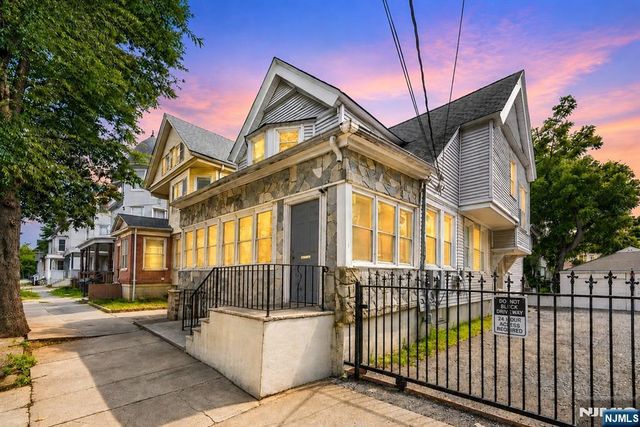196 S 6th Street, Newark, NJ 07103