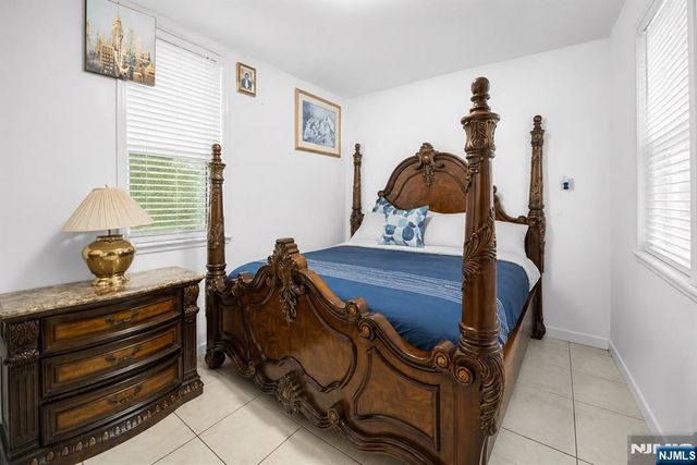 196 S 6th Street, Newark, NJ 07103