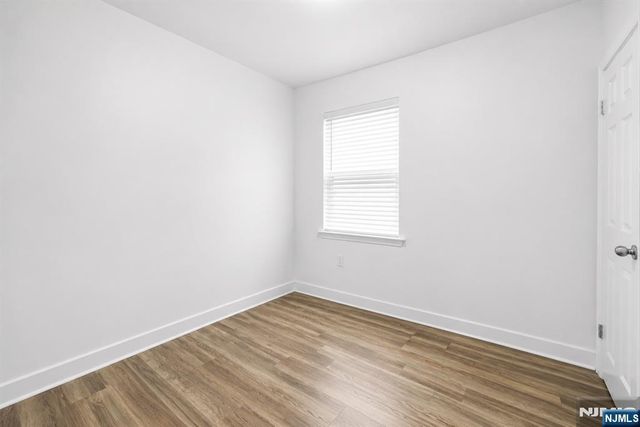 196 S 6th Street, Newark, NJ 07103