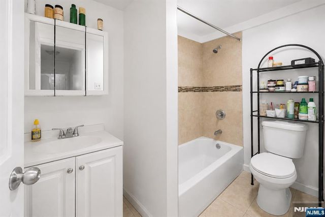 196 S 6th Street, Newark, NJ 07103