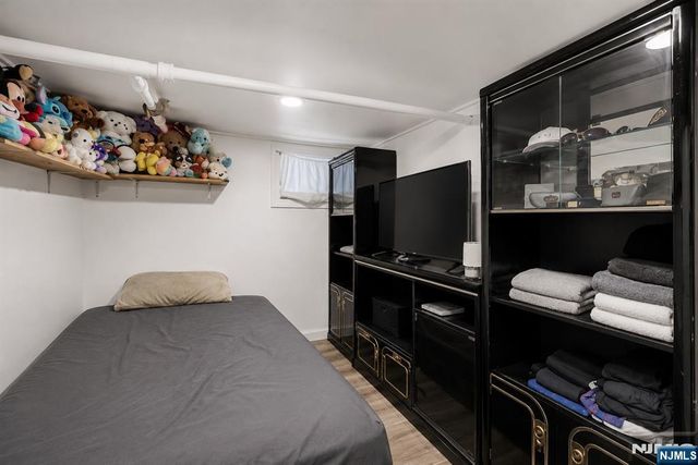196 S 6th Street, Newark, NJ 07103