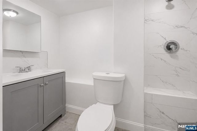196 S 6th Street, Newark, NJ 07103