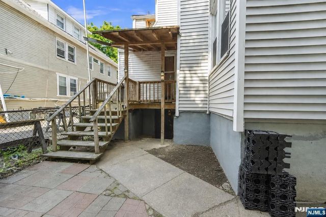 196 S 6th Street, Newark, NJ 07103